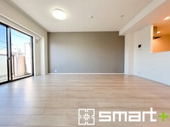 ～余裕の空間が広がるＬＤＫ～
・１４.５帖あるＬＤＫはご家族団らんのお時間を余裕の広さで演出してくれます。
・ご内覧の際は家具の配置などもイメージしながらご覧くださいませ。
