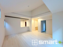 ～家族団らんにピッタリの広々リビング～
・自然の光が降り注ぐ明るいLDKは家族団らんにピッタリ。
・隣接の和室を続き間として利用すれば２４帖の広々空間になります。