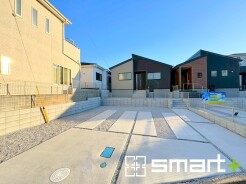 ～モダンな印象を与える外観～
・シックな色彩の２トーンカラーを採用する事でモダンでお洒落な印象の外観となっております。
・毎日家に帰ってくることが誇らしくなる高級感のある仕様。
