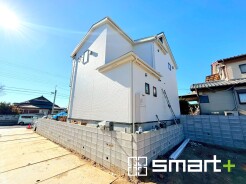 ～ベタ基礎でしっかりとした土台～
・コンクリートの中に鉄筋を配し強度を高めた「ベタ基礎」を採用。
・しっかりとした土台を造ったうえで、その上に建物が築造されていきます。
(４号棟)