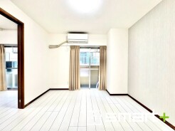 ～ナチュラルな色彩のＬＤＫ～
・自然な風合いの色味で纏められたＬＤＫは家具のコーディネートもしやすくなっております。
・どんなインテリアにするか、考えるだけでも楽しくなりますね。
