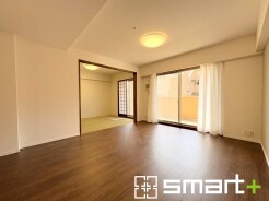 ～余裕の空間が広がるＬＤＫ～
・１４.９帖あるＬＤＫはご家族団らんのお時間を余裕の広さで演出してくれます。
・ご内覧の際は家具の配置などもイメージしながらご覧くださいませ。
