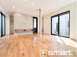 ～余裕の空間が広がるＬＤＫ～
・１９帖あるＬＤＫはご家族団らんのお時間を余裕の広さで演出してくれます。
・ご内覧の際は家具の配置などもイメージしながらご覧くださいませ。
