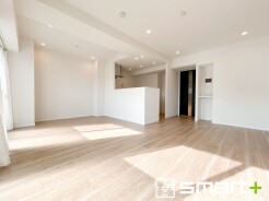 ～余裕の空間が広がるＬＤＫ～
・１６.６帖あるＬＤＫはご家族団らんのお時間を余裕の広さで演出してくれます。
・ご内覧の際は家具の配置などもイメージしながらご覧くださいませ。
