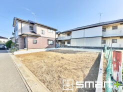 ～陽当りの良い北道路のお住まい～
・北側道路ですが、南側にお庭にすることで陽当りもしっかりと確保されます。
・道路側に大きな窓が配置されないので、プライバシーも守られますね。
