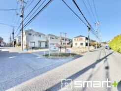 ～開放感ある角地のお住まい～
・２方向が空く事で開放感のある角地に位置しております。
・窮屈な感じが無く、ゆったりと暮らせるこの魅力をぜひ現地でご体感くださいませ。
(１号地)