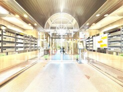 ～共用部分の郵便受け～
・郵便受けは鍵が無いので荷物が多い際などもスッと郵便物が取れます。
・セキュリティを重視される方は玄関ドアの郵便受けを指定いただく事でご対応可能です。
