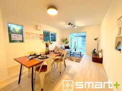 ～穏やかな陽の入るＬＤＫ～
・大きな窓のあるＬＤＫは陽当りも良好で明るい空間となっております。
・ご家族団らんなど過ごす時間の多いＬＤＫが明るいのは嬉しいポイントですね。
