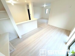 ～スタディカウンターをご用意～
・テレワークスペースとして、お子様の勉強スペースとして、家事スペースとして、など様々な使い方のできるスタディカウンターをご用意。
・ぜひ現地でその使い勝手の良さをご確認くださいませ。
