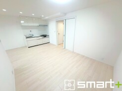 ～ナチュラルな色彩のＬＤＫ～
・自然な風合いの色味で纏められたＬＤＫは家具のコーディネートもしやすくなっております。
・どんなインテリアにするか、考えるだけでも楽しくなりますね。

