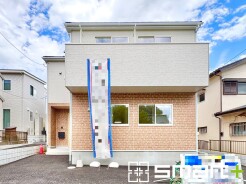 ～ナチュラルでモダンな外観～
・レンガ調のデザインでレトロな雰囲気と高級感ある外観に仕上げました。
・すっきりと洗練された温かみのある印象になりますね。
(２号棟)