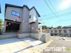 ～モダンな印象を与える外観～
・シックな色彩の２トーンカラーを採用する事でモダンでお洒落な印象の外観となっております。
・毎日家に帰ってくることが誇らしくなる高級感のある仕様。
(１号棟)