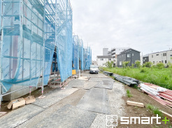 ～プライバシーが守られやすい立地～
・いわゆる「旗竿地」となっている為、道路から奥まっており、人の目などが気になりづらい土地の形状です。
・ぜひ一度現地でご体感してみてくださいませ。
