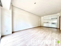 ～ナチュラルな色彩のＬＤＫ～
・自然な風合いの色味で纏められたＬＤＫは家具のコーディネートもしやすくなっております。
・どんなインテリアにするか、考えるだけでも楽しくなりますね。
