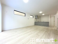 ～余裕の空間が広がるＬＤＫ～
・２１．２帖あるＬＤＫはご家族団らんのお時間を余裕の広さで演出してくれます。
・ご内覧の際は家具の配置などもイメージしながらご覧くださいませ。
