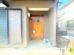 ～お住まいの顔「玄関」～
・毎日お出かけの際もご帰宅の際も通る玄関。
・ドアの交換や鍵の交換・追加などもお気軽にご相談くださいませ。
