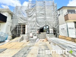 ～ベタ基礎でしっかりとした土台～
・コンクリートの中に鉄筋を配し強度を高めた「ベタ基礎」を採用。
・しっかりとした土台を造ったうえで、その上に建物が築造されていきます。

