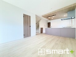～リビング収納のあるプラン～
・意外と少ないリビング収納をしっかりとご用意。
・掃除機や買い溜めしたティッシュ、トイレットペーパーなど様々なものが収納可能です。
