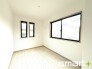 ～２面採光の明るいお部屋～
・洋室は２面採光とする事で穏やかな陽の入る明るい空間となっております。
・くつろぎのプライベート時間を明るい空間で穏やかにお過ごしいただけます。

