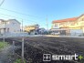 ～閑静な住宅街の立地～
・周辺は閑静な住宅街となっておりますので、静かな暮らしをご実現いただけます。
・前面道路の交通量も多くないので、小さなお子様がいるご家庭でもご安心ですね。
