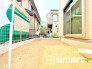 ～お庭もある余裕の敷地～
・広々した敷地にはお庭もご用意。お庭があるだけで余裕を感じますね。
・防草シートや人工芝の敷設などのオプションもお気軽にご相談くださいませ。
