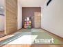 ～使い勝手の良い「和洋室」～
・畳敷きに建具は洋風、というハイブリッド型の「和洋室」。和室と洋室の良い所を組み合わせたお部屋です。
・やはり畳の香りは心が落ち着きますね。
