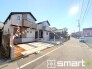 ～十分な広さのある前面道路～
・前面道路は約６ｍございますので、お車でのすれ違いも楽々で余計なストレスがかかりません。
・日々お車での移動が多い方には大切なポイントですね。
