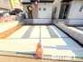 ～駐車場は２台分ご用意～
・駐車場は２台分ございますので、車通勤の方や複数台お持ちの方にもお勧めのお住まいです。
・カーポートなどのオプションもお気軽にご相談くださいませ。
(１号棟)