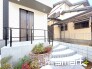～デザイン性に優れた玄関～
・モダンなデザインの玄関ドアを採用する事でお住まいの「顔」の印象が大きく変わります。
・毎日帰宅した際に嬉しくなる仕様です。
