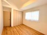 ～２面採光の明るいお部屋～
・洋室は２面採光とする事で穏やかな陽の入る明るい空間となっております。
・くつろぎのプライベート時間を明るい空間で穏やかにお過ごしいただけます。
