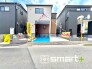 2号棟 ～モダンな印象の外観～
・木目調の外壁アクセントは幅広いテイストにマッチし、住まいに温かみや高級感を与えてくれる人気のデザインです。
・木目調をアクセントにしたことで温かみのある落ち着いた印象の外観。
