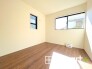 ～２面採光の明るいお部屋～
・洋室は２面採光とする事で穏やかな陽の入る明るい空間となっております。
・くつろぎのプライベート時間を明るい空間で穏やかにお過ごしいただけます。
