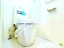 ～やはり便利なタンク式トイレ～
・最近はタンクレストイレもございますが、タンク式の場合は停電時もお水を流すことが可能。
・故障時なども比較的費用が安くなるなど、メリットが多くなります。
