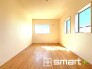 ～２面採光の明るいお部屋～
・洋室は２面採光とする事で穏やかな陽の入る明るい空間となっております。
・くつろぎのプライベート時間を明るい空間で穏やかにお過ごしいただけます。
