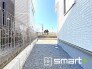 ～お庭もある余裕の敷地～
・広々した敷地にはお庭もご用意。お庭があるだけで余裕を感じますね。
・防草シートや人工芝の敷設などのオプションもお気軽にご相談くださいませ。
