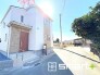 ～閑静な住宅街の立地～
・周辺は閑静な住宅街となっておりますので、静かな暮らしをご実現いただけます。
・前面道路の交通量も多くないので、小さなお子様がいるご家庭でもご安心ですね。
