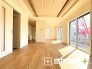 ～穏やかな陽の入るＬＤＫ～
・大きな窓のあるＬＤＫは陽当りも良好で明るい空間となっております。
・ご家族団らんなど過ごす時間の多いＬＤＫが明るいのは嬉しいポイントですね。
