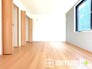 ～２面採光の明るいお部屋～
・洋室は２面採光とする事で穏やかな陽の入る明るい空間となっております。
・くつろぎのプライベート時間を明るい空間で穏やかにお過ごしいただけます。

