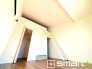 ～２面採光の明るいお部屋～
・洋室は２面採光とする事で穏やかな陽の入る明るい空間となっております。
・くつろぎのプライベート時間を明るい空間で穏やかにお過ごしいただけます。
