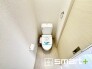 ～やはり便利なタンク式トイレ～
・最近はタンクレストイレもございますが、タンク式の場合は停電時もお水を流すことが可能。
・故障時なども比較的費用が安くなるなど、メリットが多くなります。
