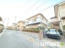 ～閑静な住宅街の立地～
・周辺は閑静な住宅街となっておりますので、静かな暮らしをご実現いただけます。
・前面道路の交通量も多くないので、小さなお子様がいるご家庭でもご安心ですね。
