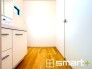～シャワー付き洗面台を採用～
・洗面台の蛇口がホースで伸びシャワーとしてご利用可能。
・朝の寝ぐせ直しなどにシャワーを使いたい時、洗面台の掃除をする際にも便利にお使いいただけますよ。
