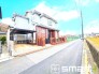 ～十分な広さのある前面道路～
・前面道路は約4.5ｍございますので、お車でのすれ違いも可能で余計なストレスがかかりません。
・日々お車での移動が多い方には大切なポイントですね。
