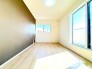 ～２面採光の明るいお部屋～
・洋室は２面採光とする事で穏やかな陽の入る明るい空間となっております。
・くつろぎのプライベート時間を明るい空間で穏やかにお過ごしいただけます。
