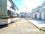 2号棟 ～十分な広さのある前面道路～
・前面道路は約4ｍございますので、お車でのすれ違いも可能で余計なストレスがかかりません。
・日々お車での移動が多い方には大切なポイントですね。

