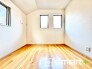～２面採光の明るいお部屋～
・洋室は２面採光とする事で穏やかな陽の入る明るい空間となっております。
・くつろぎのプライベート時間を明るい空間で穏やかにお過ごしいただけます。
