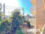 ～閑静な住宅街の立地～
・周辺は閑静な住宅街となっておりますので、静かな暮らしをご実現いただけます。
・前面道路の交通量も多くないので、小さなお子様がいるご家庭でもご安心ですね。
