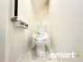 ～やはり便利なタンク式トイレ～
・最近はタンクレストイレもございますが、タンク式の場合は停電時もお水を流すことが可能。
・故障時なども比較的費用が安くなるなど、メリットが多くなります。
