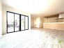1号棟 ～余裕の空間が広がるＬＤＫ～
・20.9帖あるＬＤＫはご家族団らんのお時間を余裕の広さで演出してくれます。
・ご内覧の際は家具の配置などもイメージしながらご覧くださいませ。

