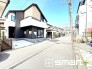 ～十分な広さのある前面道路～
・前面道路は約５．９ｍございますので、お車でのすれ違いも楽々で余計なストレスがかかりません。
・日々お車での移動が多い方には大切なポイントですね。
